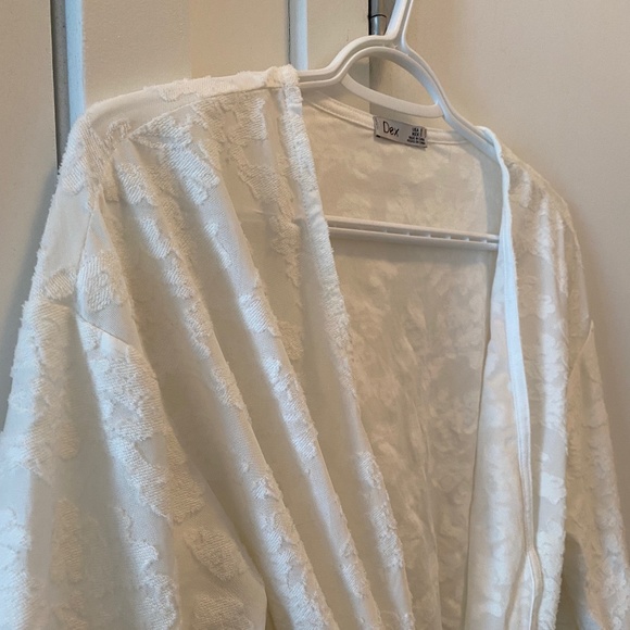 DEX WHITE LACE/FLORAL CARDIGAN WITH REMOVABLE BELT - Picture 4 of 9